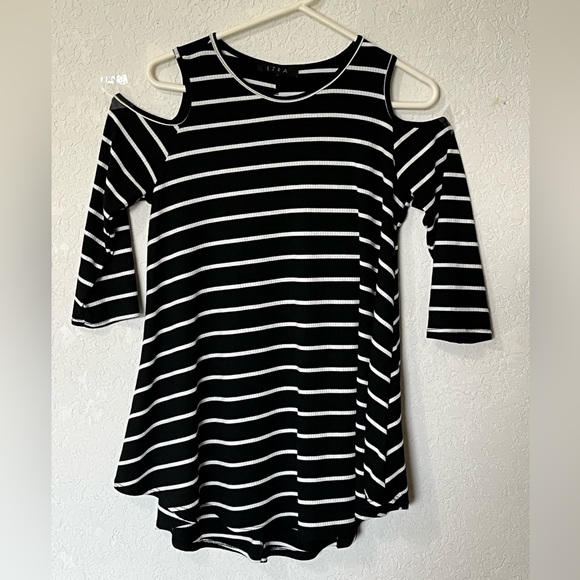 EZRA Women’s Black & White Ribbed Stripped Cold Shoulder Tunic Top Size M - Picture 1 of 11